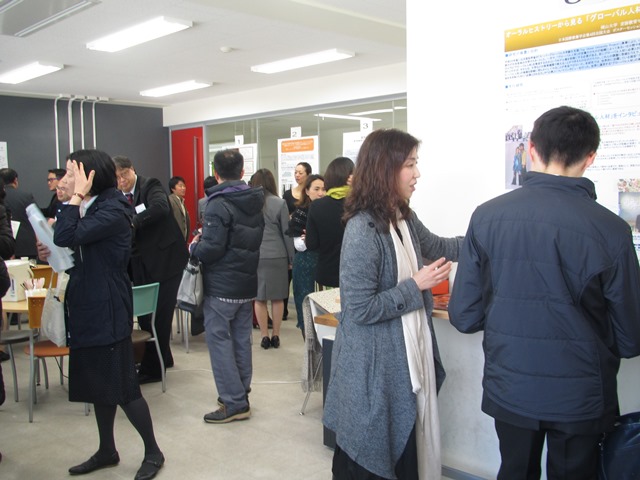 ポスターセッションの様子(1)