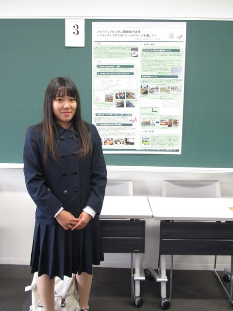 優秀ポスター賞を受賞した菅 恵梨菜さん(愛媛県立松山東高等学校