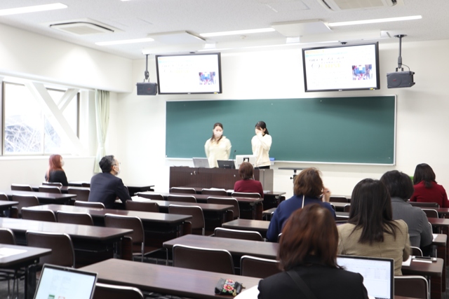 岸田 夕奈さん、北川 愛夏さん・宮城 ひなたさん、乾 美紀先生のご発表